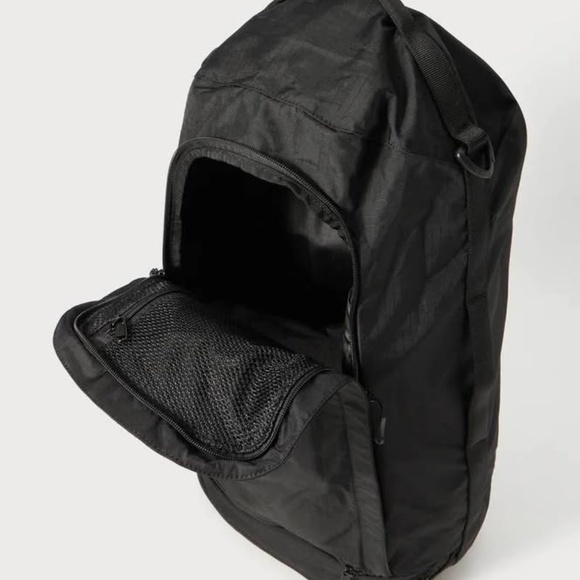 BRAND NEW men women helly hansen hh canyon duffel convertible black backpack 50L - Picture 3 of 6